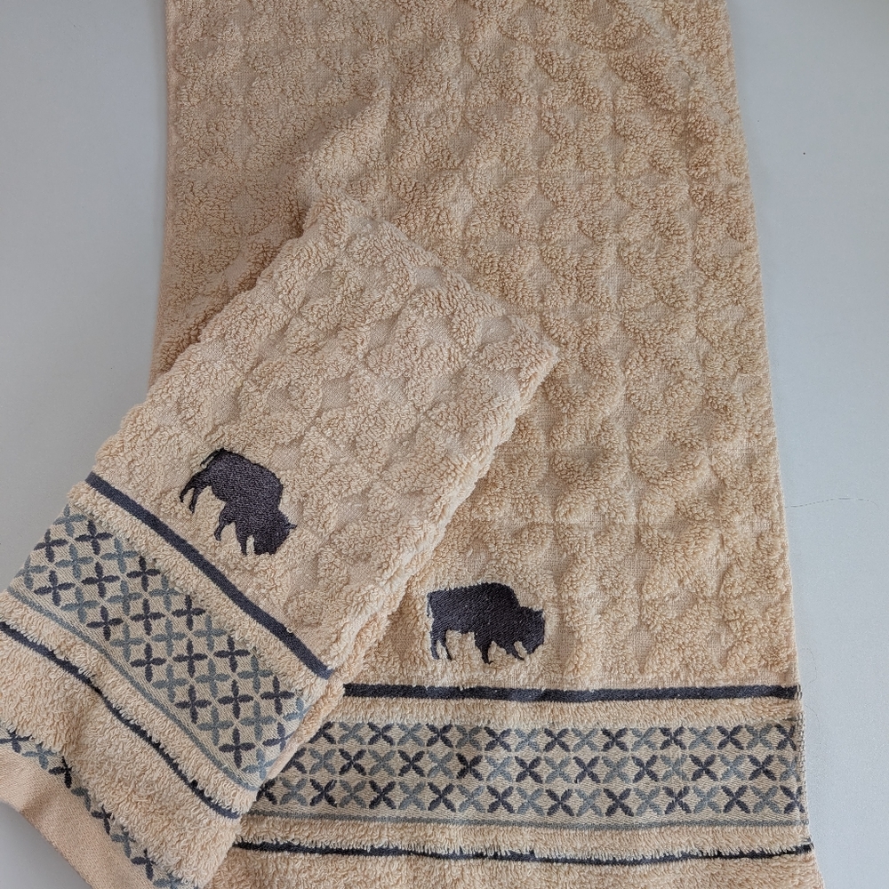 NWOT Embroidered Towels